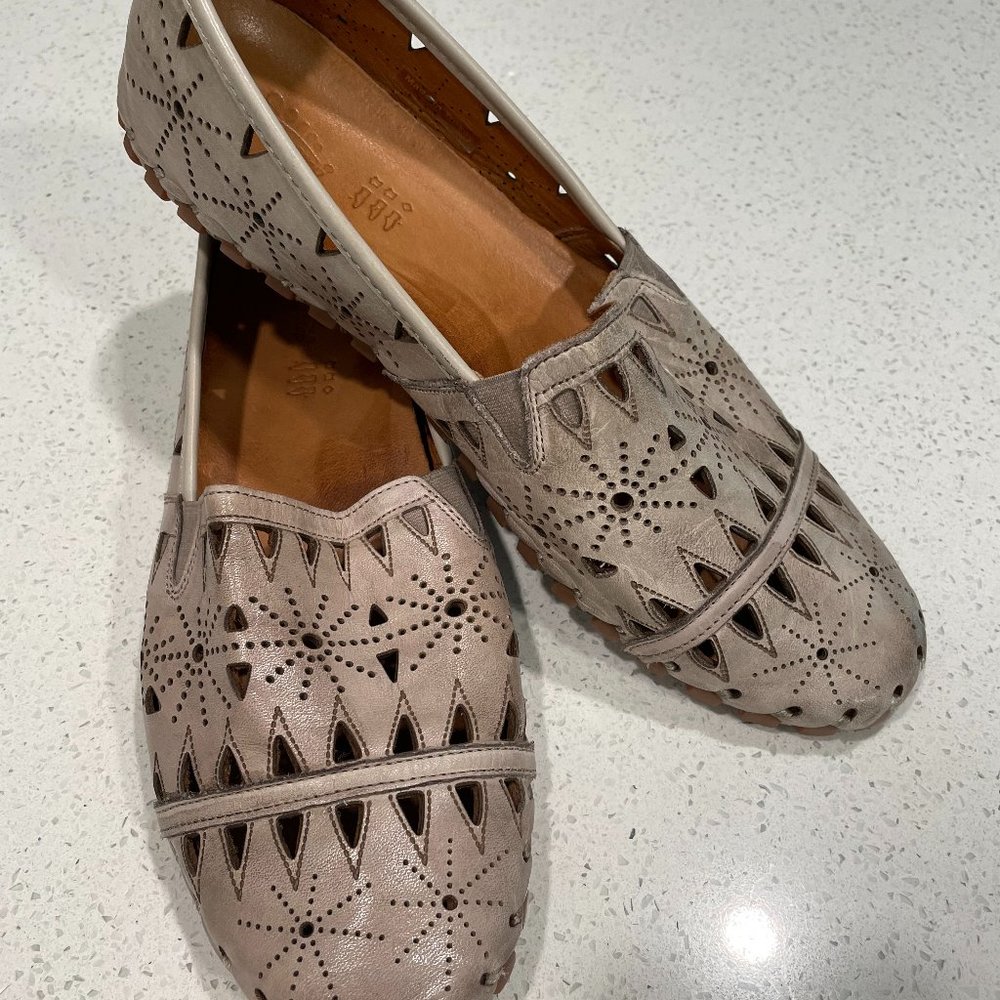 Spring Step leather flats